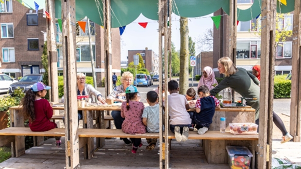 Feestelijke opening van duurzame parklets in de Vlaardingse Zuidbuurt -  rodi.nl/vlaardingen/l/…