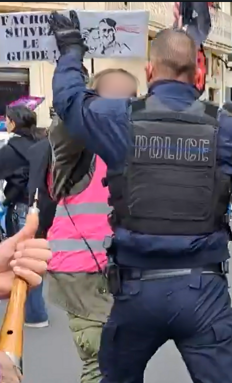 Lors de la dernière manifestation contre l'extrême droite à Béziers, le cortège antiraciste du syndicat Solidaires Étudiant-es s'est fait charger sans raison par des policiers qui portaient le symbole #raciste de la TBL.

Un tableau des temps que nous vivons 🧶⏬⏬