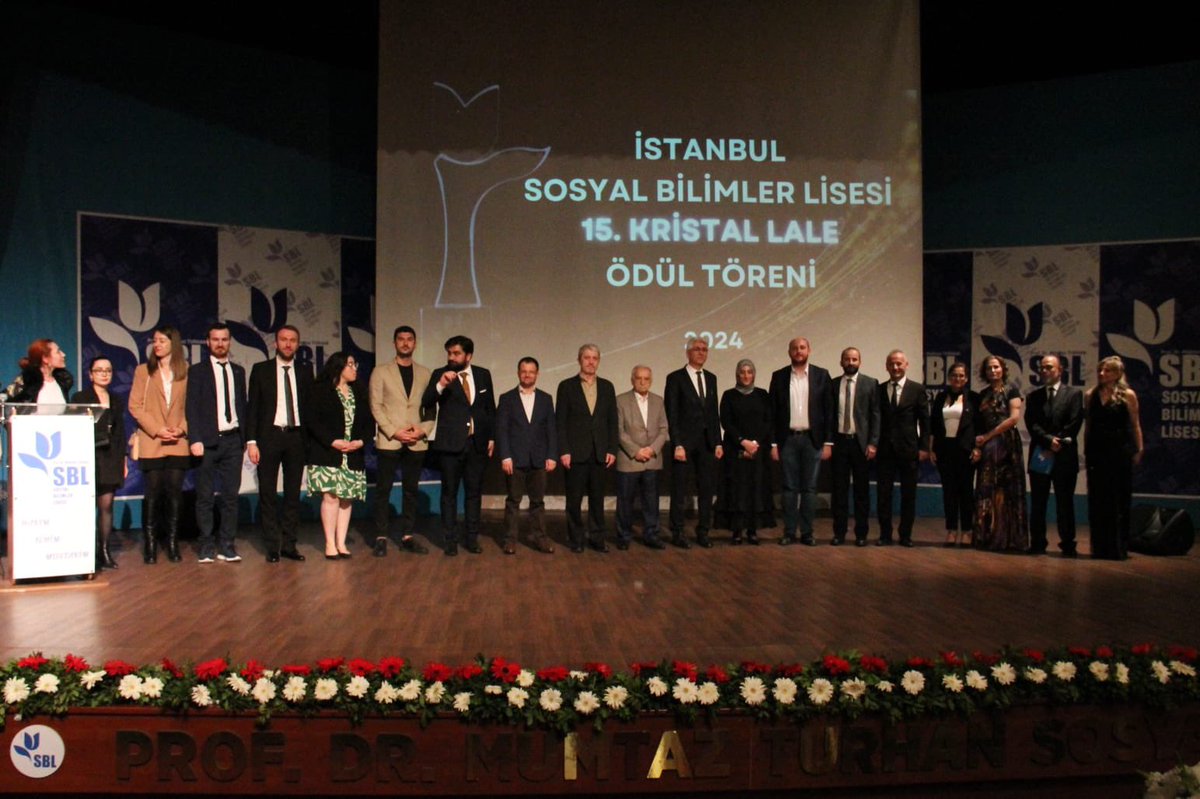 Mezunu olmaktan büyük gurur duyduğum İstanbul Sosyal Bilimler Lisesi’nin 15. Kristal Lale Ödül Töreni’ne katıldım. Okulumuz, sosyal bilimlerin farklı alanlarına katkı sunan, Dünya’yı daha güzel kılan zihinler yetiştirmeye devam edecek.