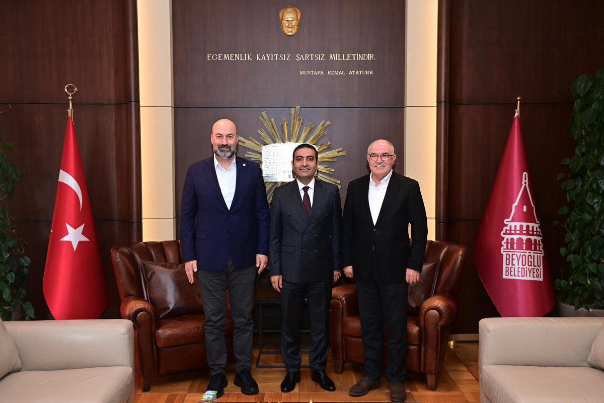 CHP İstanbul Milletvekilimiz @FethiAcikel ve eski CHP İstanbul İl Başkan Yardımcımız Raif Balkaroğlu hayırlı olsun ziyaretinde bulundu. Nazik ziyaretleri için teşekkür ederim.