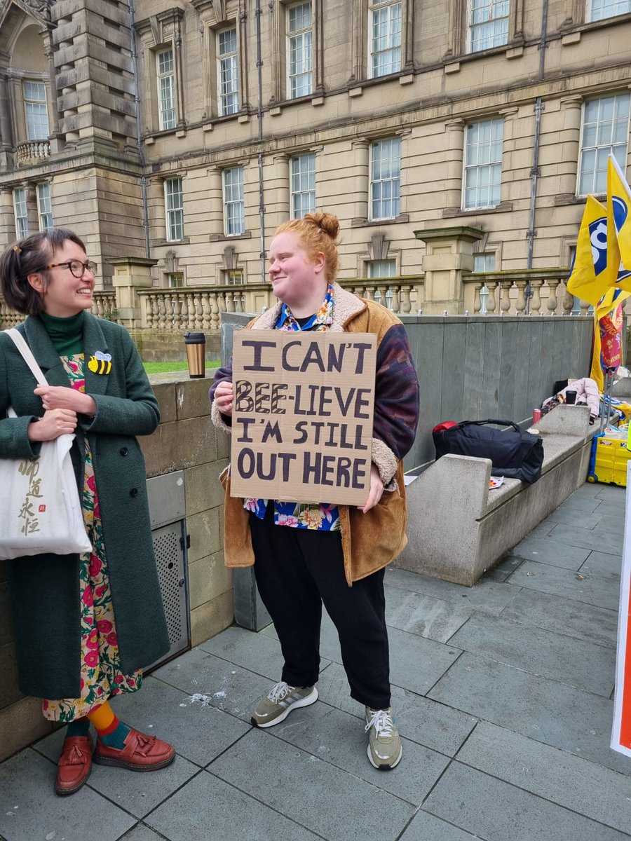 pcs_union's tweet image. We&apos;re back!
A brilliant turn out on the picket line outside World Museum Liverpool as #PCS members working for NML start their next 30 days of strike action.
Today&apos;s picket line was bee-themed as the new Bees exhibition opens at World Museum.
#NMLPayUp #PCSonStrike #Solidarity