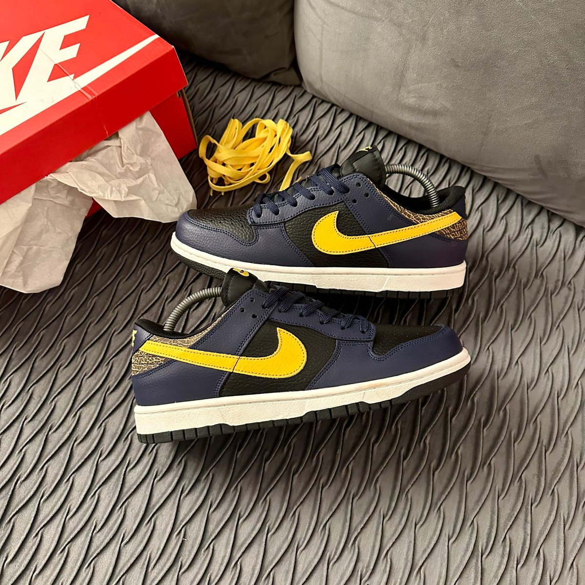 NIKE DUNK LOW 'VINTAGE MICHIGAN' 

Sizes: 39-45

N50,000