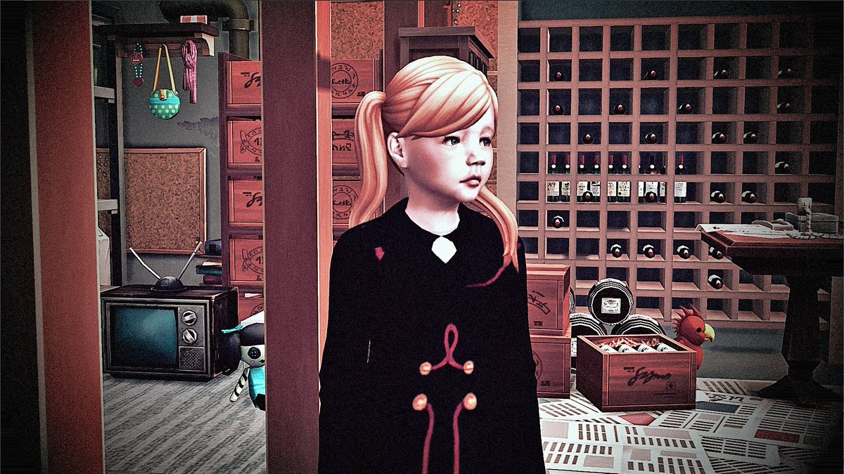 Look who's behind Regan, Dahlia Creepy Doll. 😬Did it belong to the previous tenants? 👀 #Sims4 #theexorcist @HeraldSims @TheSimmersSquad @simsfederation