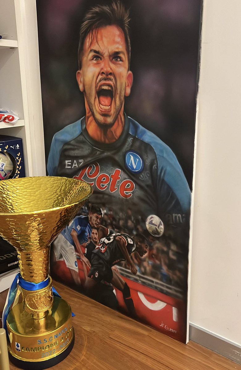 Il terzo compie un anno... 🏆💙 Ricordi incancellabili e un enorme senso di gratitudine verso tutti i napoletani, che ci hanno sostenuto per realizzare insieme il nostro sogno. #ForzaNapoliSempre