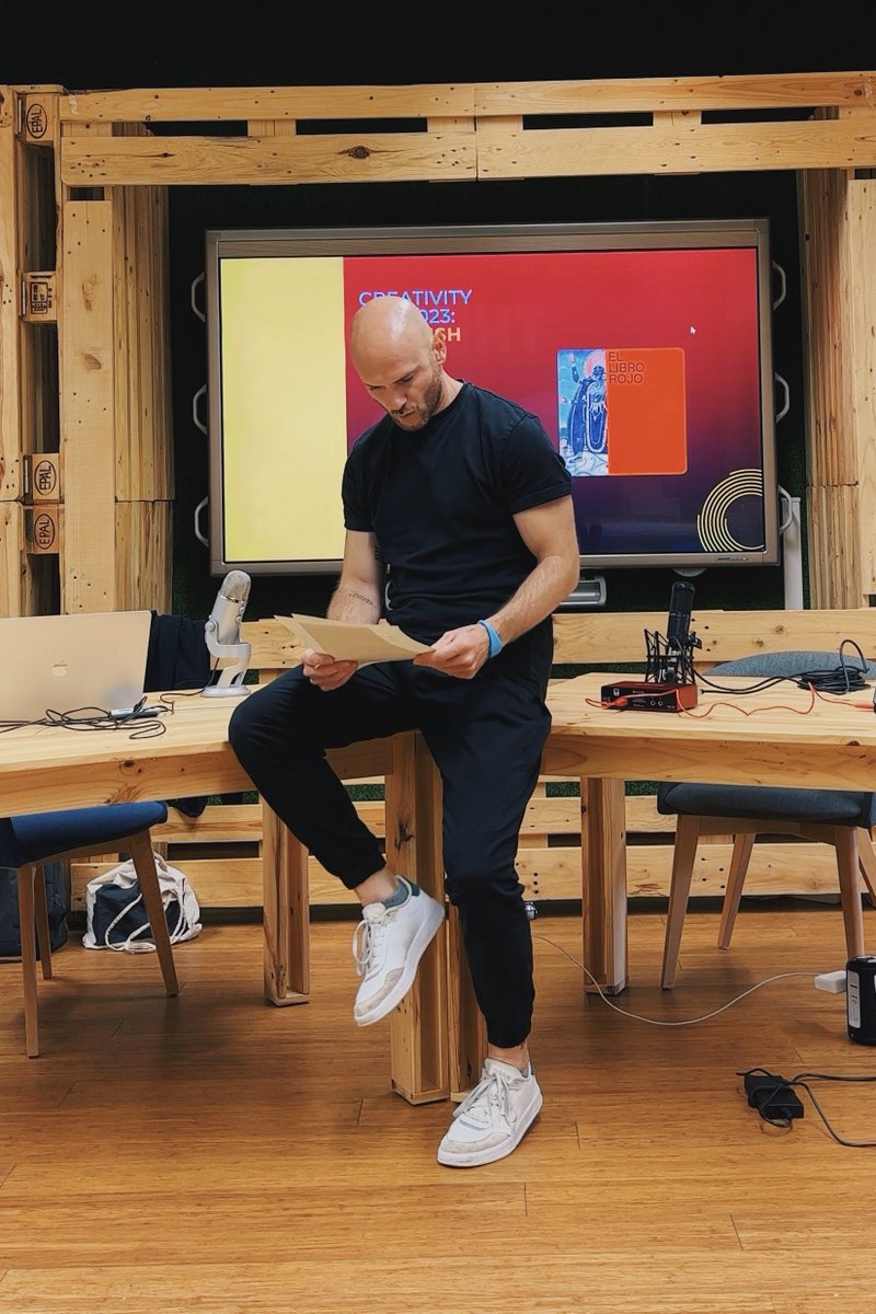 ElLibroRojoR's tweet image. Hoy, 4 de mayo, cumplo nueve años haciendo @ElLibroRojoR. 231 programas emitidos. Alrededor de 400 horas de grabación. Unos 150 invitados y 15.000 suscriptores. Más de un millón de escuchas y descargas de todas partes del mundo. Sin duda uno de los grandes proyectos de mi vida ❤️