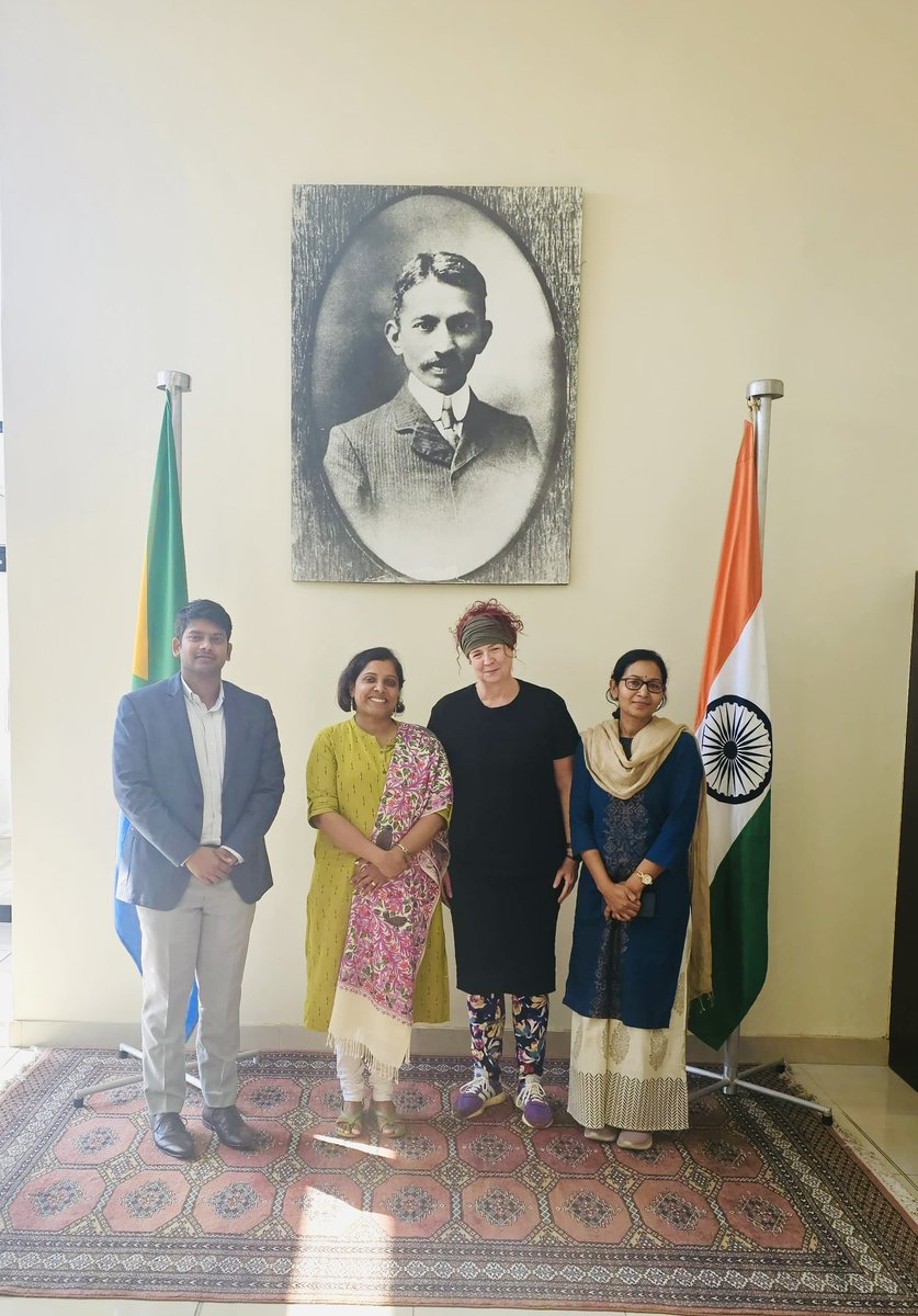 🇮🇳🇿🇦 Fostering cultural exchanges through contemporary dance 💃 & theatre 🎭 with Ms.Lliane Loots from Drama and Performance Studies Programme @UKZN @hci_pretoria