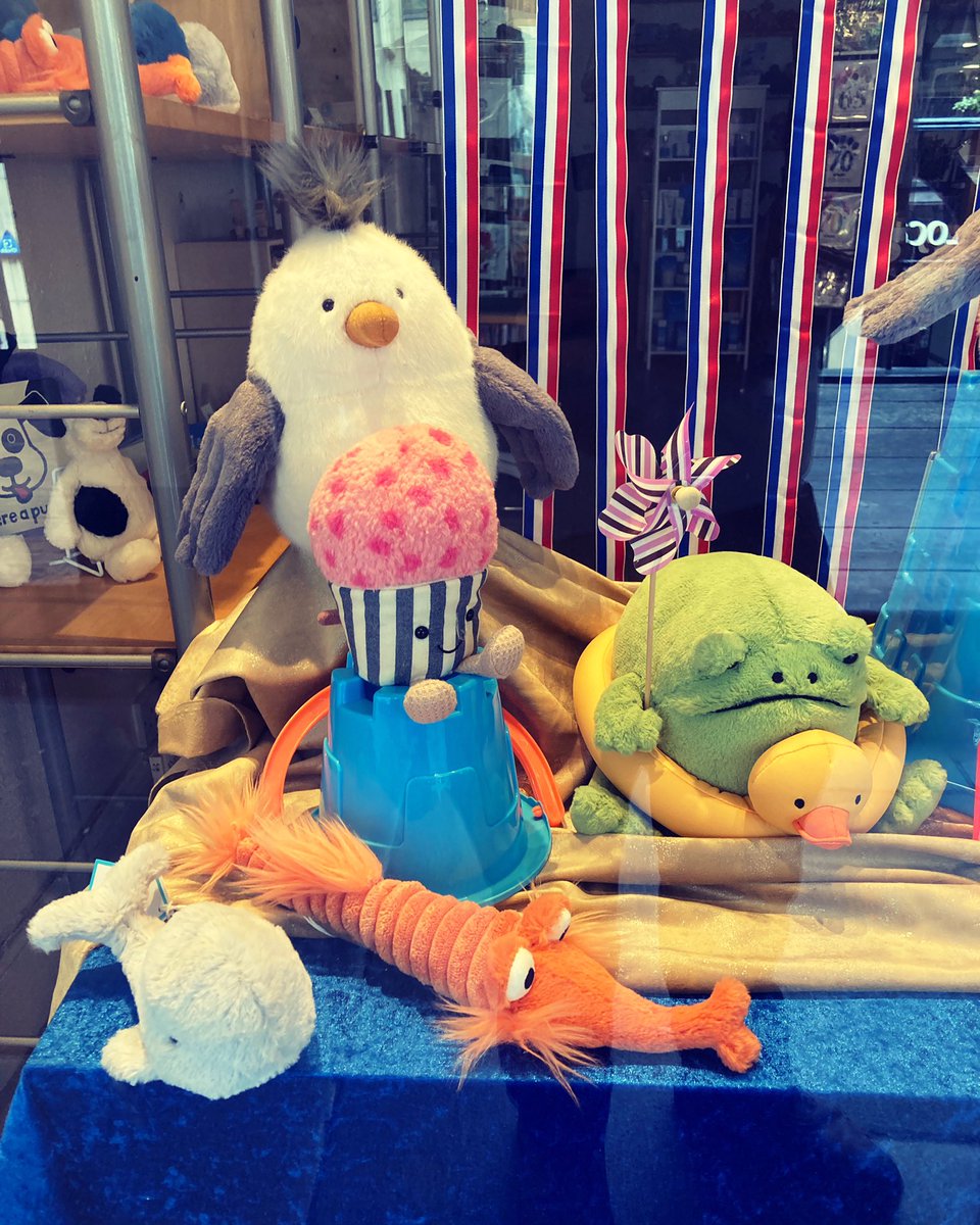 New #Jellycat beach window put in. Think Riley razor fish is my favourite 🏖