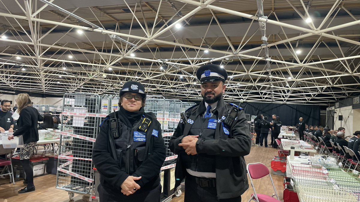 Thank you to our police officers form @MPSHarrow @MPSKentonEast @MPSEdgwareQA supporting us while the count takes place ❤️ #harrowvotes #londonvotes