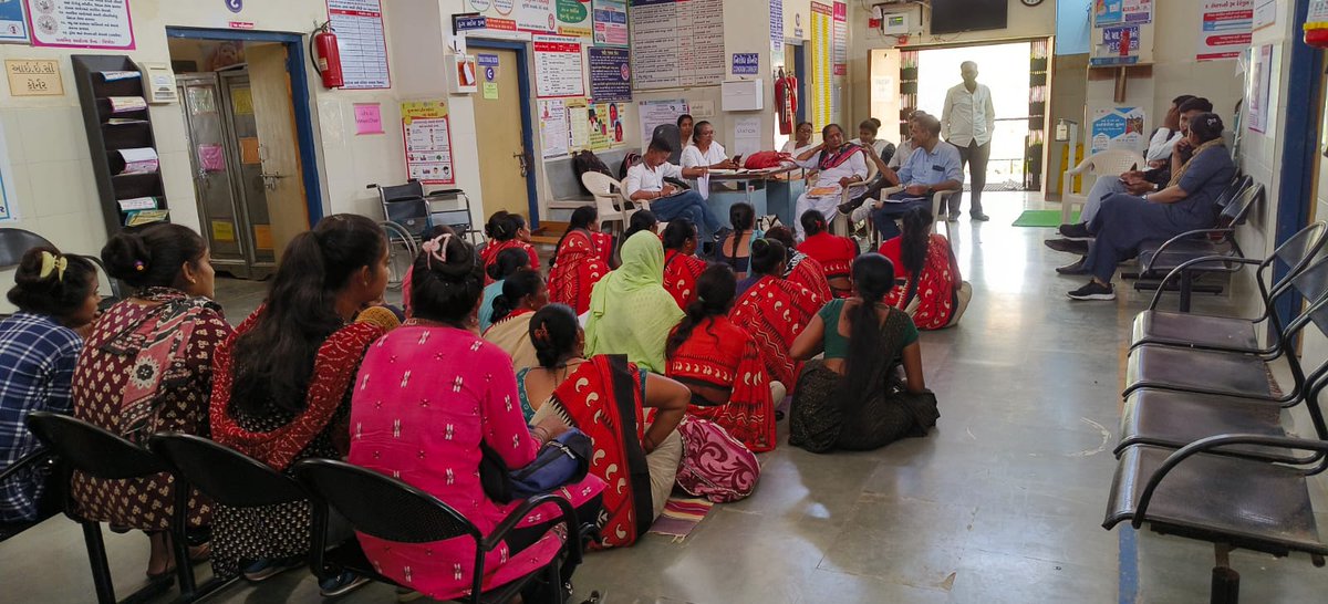 ✳️  Asha Training in sabarkantha For Election Duty...
#FirstAid Kit Given, 
Instructed for Visit of #electionBooth on Monday Evening & paste IEC of #HeatWave.

@CEOGujarat @GujHFWDept @NHMGujarat @DEOSabarkantha @sabarkanthadp @OfficerIec