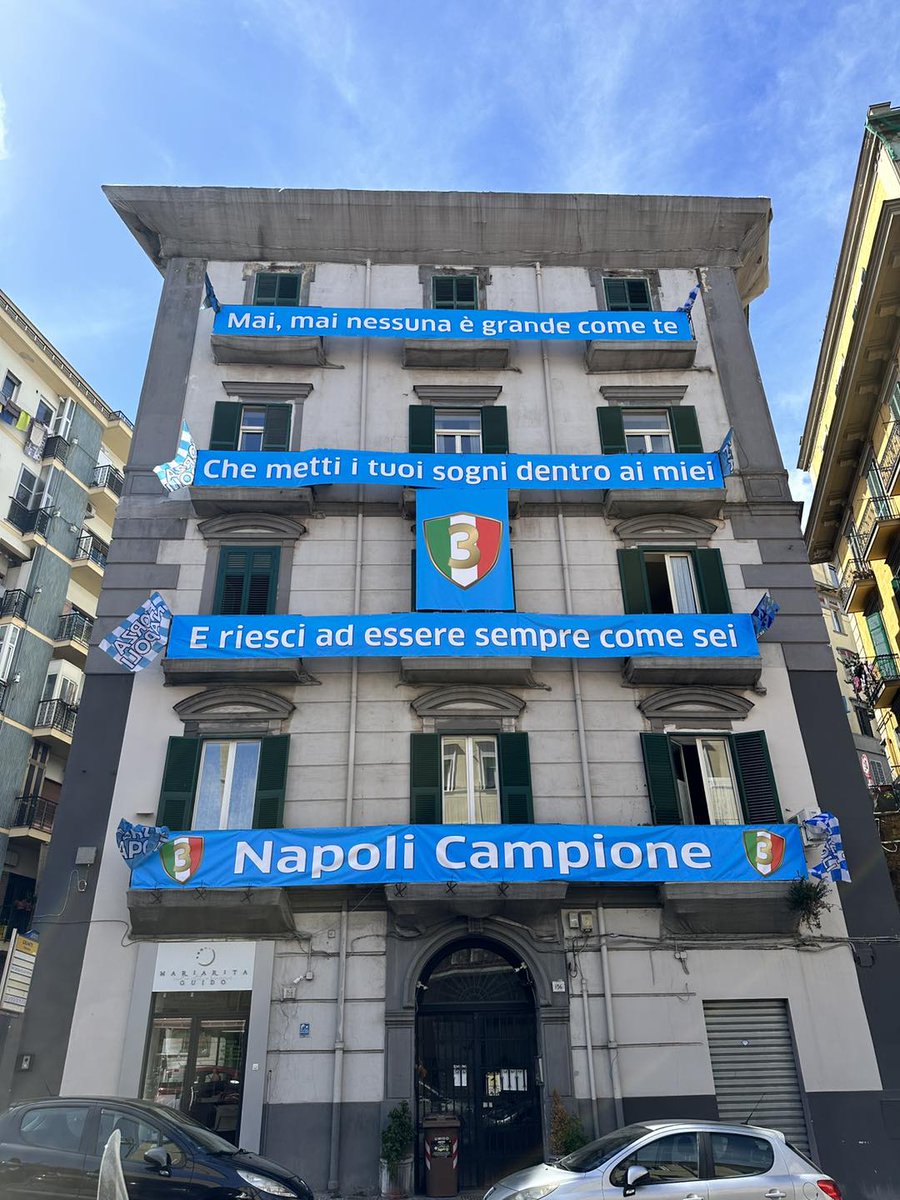 Era il #4Maggio e chi tifava Napoli era felice....la mattina sorrideva anche prima del caffè
#ForzaNapoliSempre