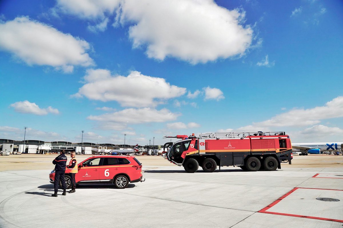 🚒 Les femmes & hommes #pompiers du Service de Sauvetage & de Lutte contre l’Incendie des Aéronefs (SSLIA) veillent sur les aéroports parisiens 24/7. 🙏 pour leur engagement particulièrement en cette #JournéeInternationaleDesPompiers, assurant la sécurité de la vie aéroportuaire.