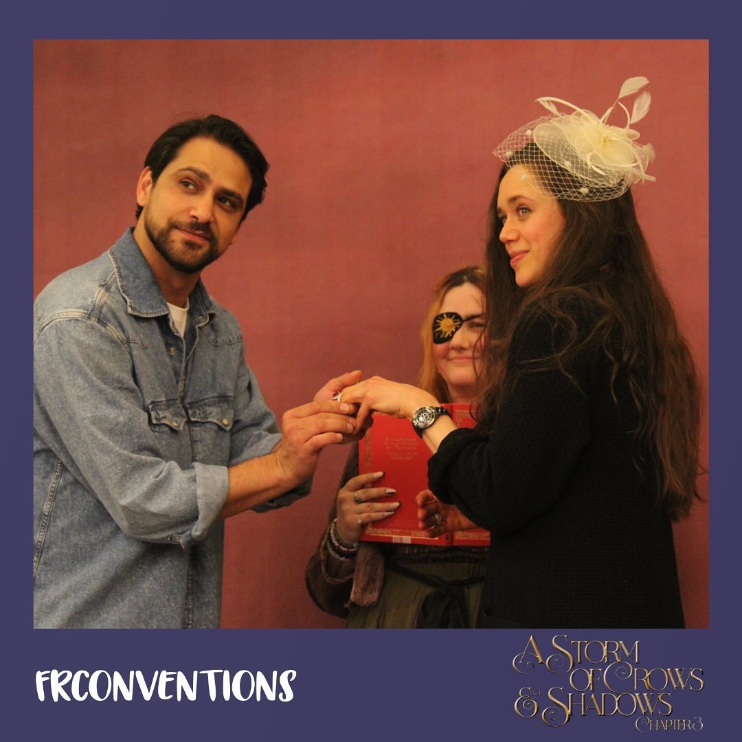 JuttaFreudig's tweet photo. #MusketeersEurope First photos #Paris #Convention #ASOCAS3 ๐ซ๐ท #LukePasqualino #lucapasqualino ๐๐ฅ #DavidKostyk ๐ with a fan AND .... with #DaisyHead #GenyaSafin #DavidAndGenya โค๏ธ๐#ShadowAndBone Sources: Empire Conventions & Conventions France https://t.co/g1EG56pO2r