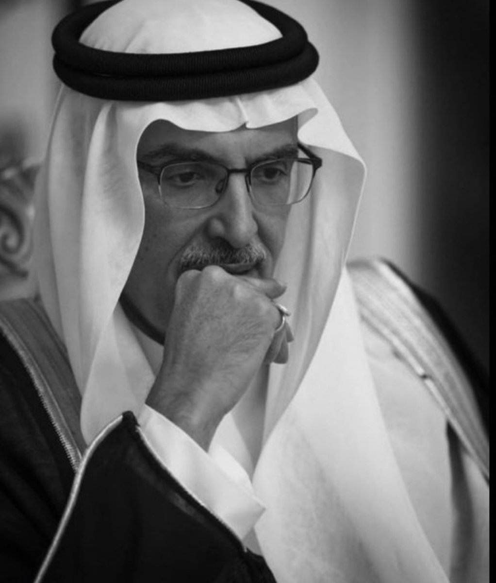 omdawe1's tweet photo. لابدّها يا سعود بتغيب شمسي
ذي سنةٍ رب الخلايق فرضها

و لعلها حريتي بعد حبسي
و لعلي ألقى عند ربي عوضها

ذبلت انوار الشوارع وانطفى ضي الحروف 
في ذمة الله يامهندس الحرف
#بدر_بن_عبد_المحسن https://t.co/szYUR40WV3