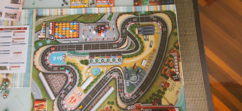 codriver3's tweet photo. @doitgames1 después de 2 partidas creo que es un juegazo, dinámico y fluido. Los bota funcionan a la perfección. https://t.co/klkLNuxglv