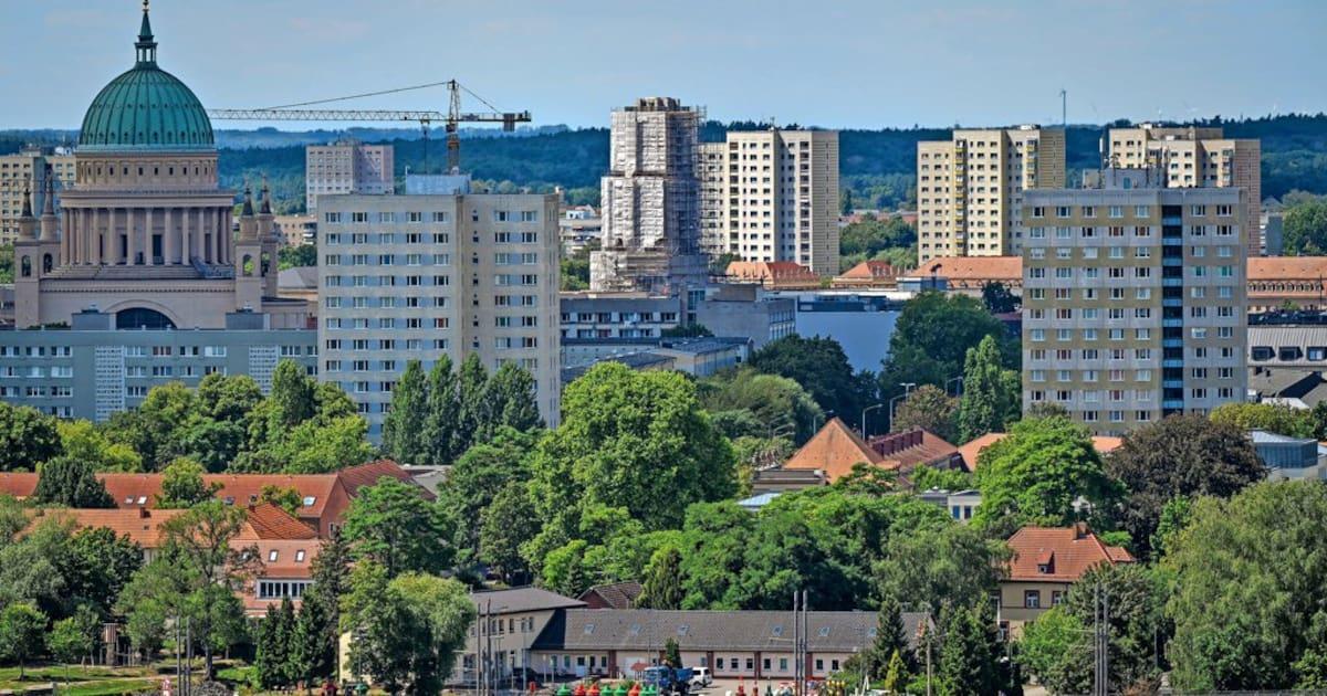 MAZ-Umfrage zur Wohnzufriedenheit: Mehr als 40 Prozent wünschen sich niedrigere Wohnkosten maz-online.de/bauen-und-wohn…