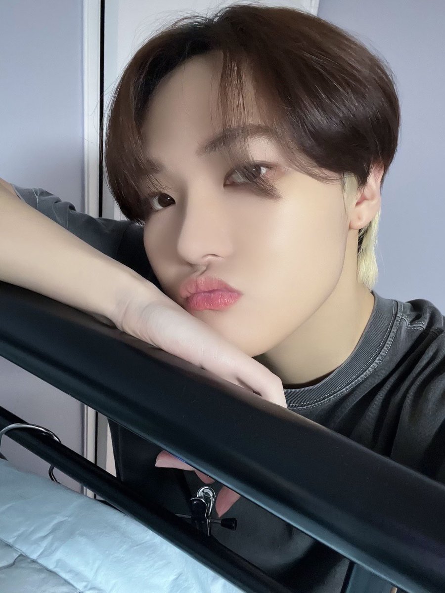 junghoonpicz's tweet photo. the evolution of junghoon through selfies https://t.co/QWd4mz8Cqq