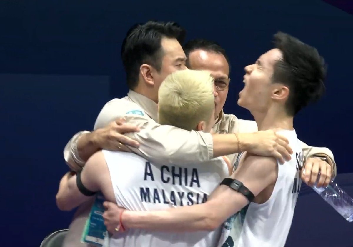 🇲🇾 1-1 🇨🇳 Aaron Chia/Soh Wooi Yik 🇲🇾 won against Liang Wei Keng/Wang Chang 🇨🇳 15-21 21-12 21-17 MENANGGG!!! So sengit wehhh!!!! #TUC2024 #ThomasCup2024