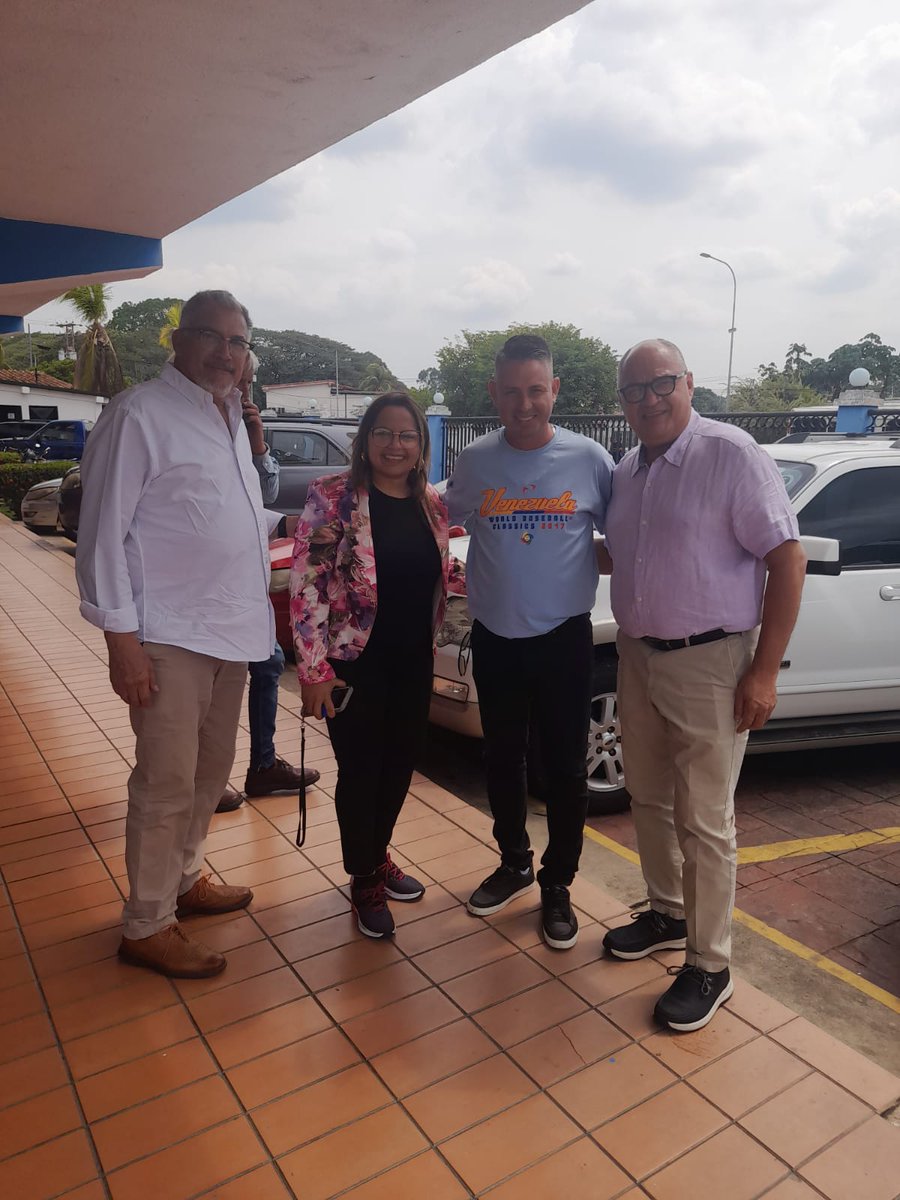 #3Mayo Me tocó el honor de recibir a la delegación que acompañaba al lic. @ajcaleca en#Cojedes a estos Grandes Líderes #Nacionales @henryrosales1 @FannyR_Garcia y Luis Freites #LaRutaElectoral #28JULIO2024