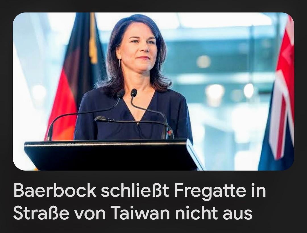 Da schau her, Madame BAERBOCK verteilt nicht nur 💰 in allen möglichen Ländern der 🌏 wie eine Umwelt~ oder Entwicklungsministerin.
Nein, jetzt mutiert sie auch noch zur Verteidigungsministerin und manövriert mit Schiffen auf der Landkarte, großes Kino wirklich‼️