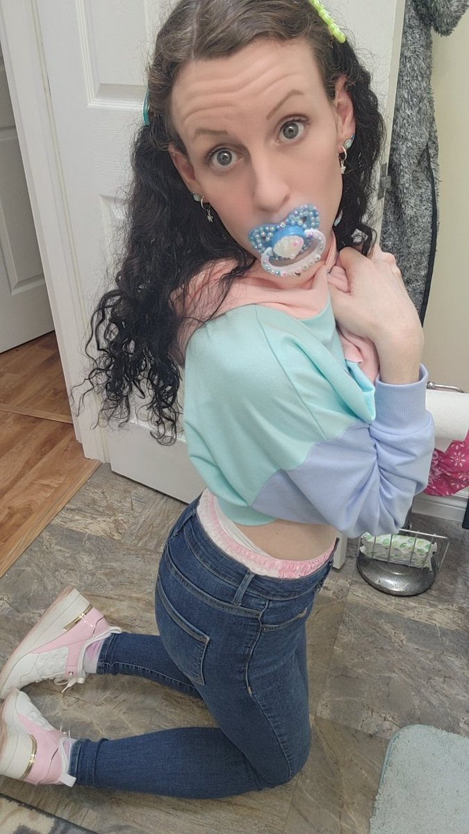 Wuv deeze shoesies 😇🩷! #abdlprincess #abdlbabygirl #abdl #diaperwetting #wettingmyself #peeherself #diaperpee #diapered247 #diapergirl #abdlgirls