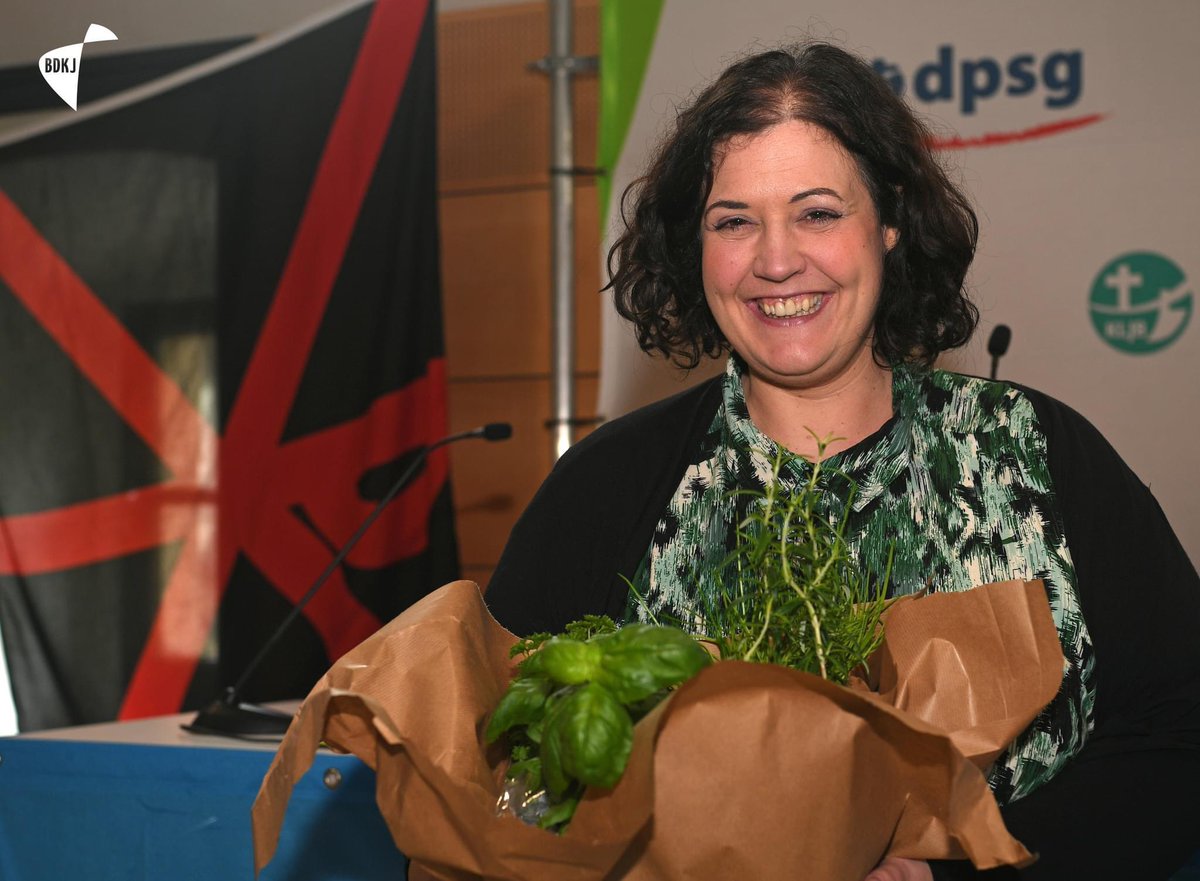 Bei der BDKJ-Hauptversammlung 2024 wurde gerade eben in Hardehausen (Erzbistum Paderborn) Lena Bloemacher als BDKJ-Bundesvorsitzende wiedergewählt. Congratulations und Gottes Segen :-) #hv24