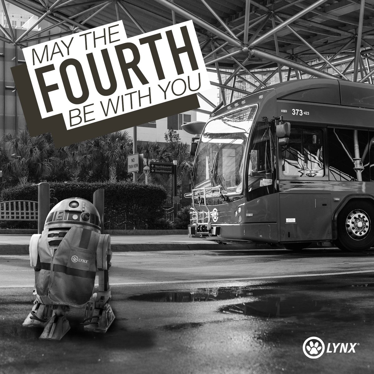 Attention, intergalactic travelers! These are the droids you're looking for! Headed to Batuu for an out-of-this-world adventure? Catch a ride on a LYNX bus for a journey to the off-world planet of your dreams! Plan your cosmic getaway: ow.ly/RoaV50Rpwbb #MayTheFourth