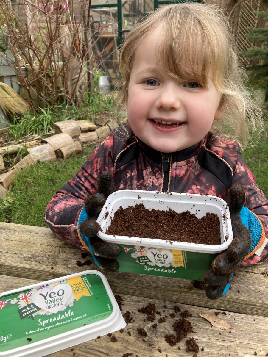 Have you grabbed our free @OrganicCatalog herb seeds on @yeovalley Organic Spreadable packs yet? Read our grow guides 👉yeovalley.co.uk/blog, or follow in the footsteps of our little #organic gardener Rosie & have a go at sowing your seeds in the tub! #NationalGardeningWeek