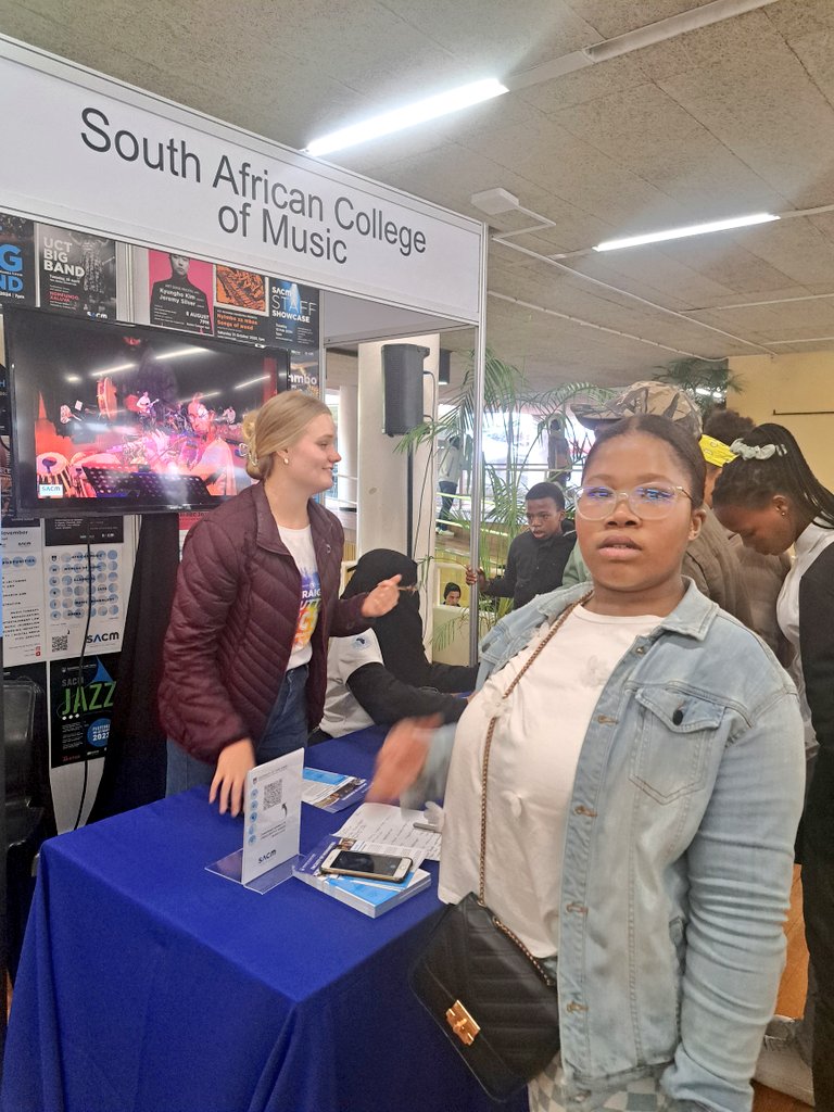 Maka_Olona's tweet photo. Sibuya kule Open Day. Jonga inyawo ziyatshisa. Attended ne lecture on Social Work. #UCTOpenDay https://t.co/meRZNSdX2v