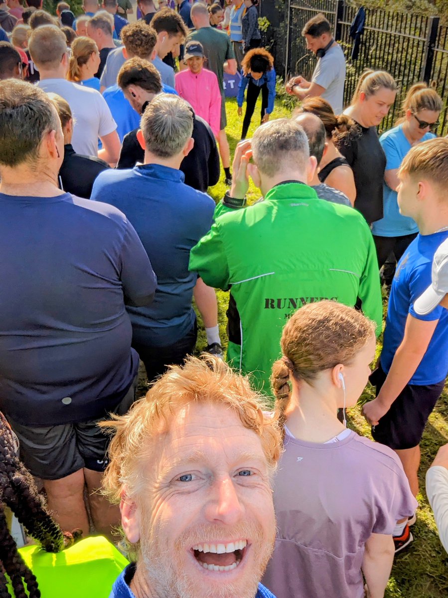 A joyous shout out for @parkrunUK - the most uplifting, accessible, everyone-welcome, non-intimidating, low hassle, free bit of community spirit, encouragement, sociability and exercise that you could wish for. 🧵...