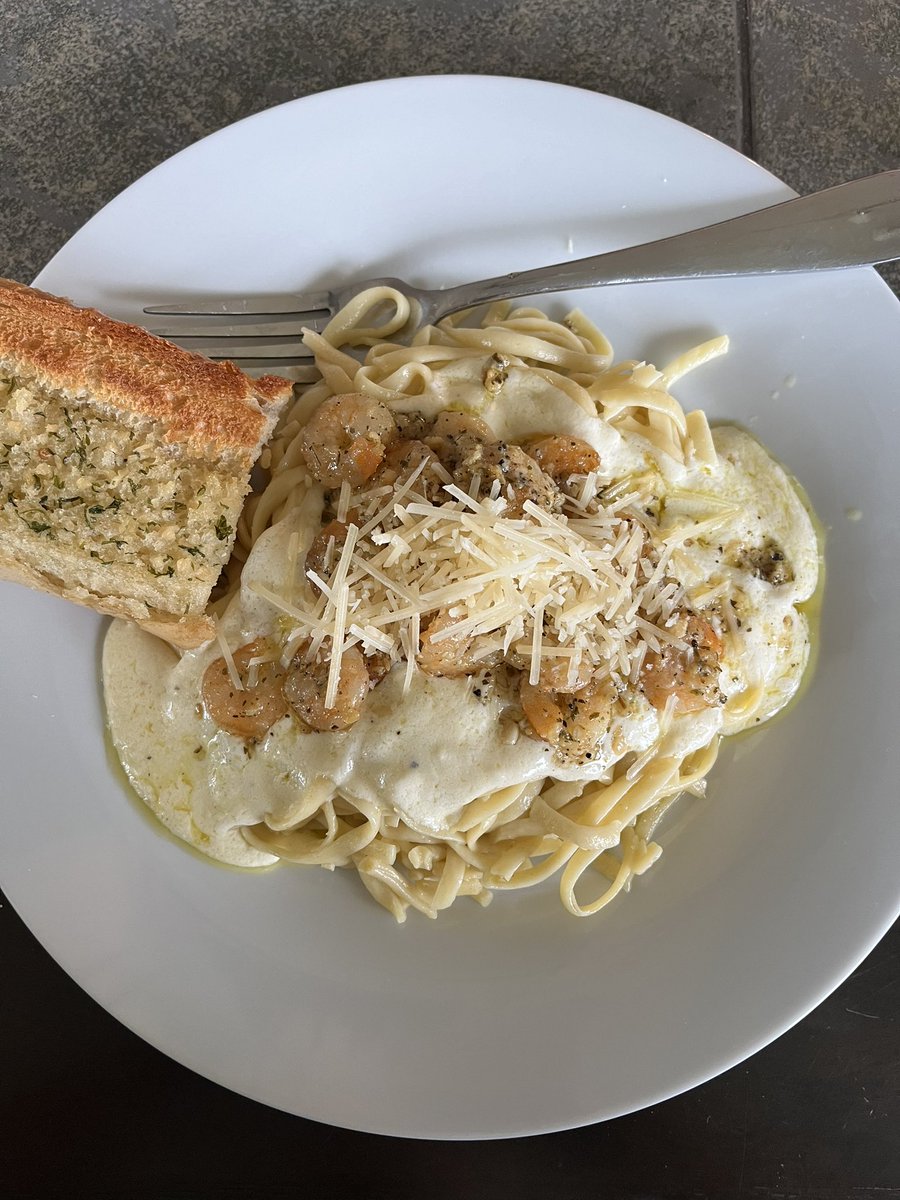 cdtellier's tweet photo. We have a @cambriancollege student staying with us for a few months. Last night, he made us a homemade dinner of shrimp Alfredo.
Hub: โYou should ask him to show you how to make this!โ
Me: โYou should ask him to show YOU how to make it!โ
#sogood #mencancook https://t.co/SdeilLMXlz