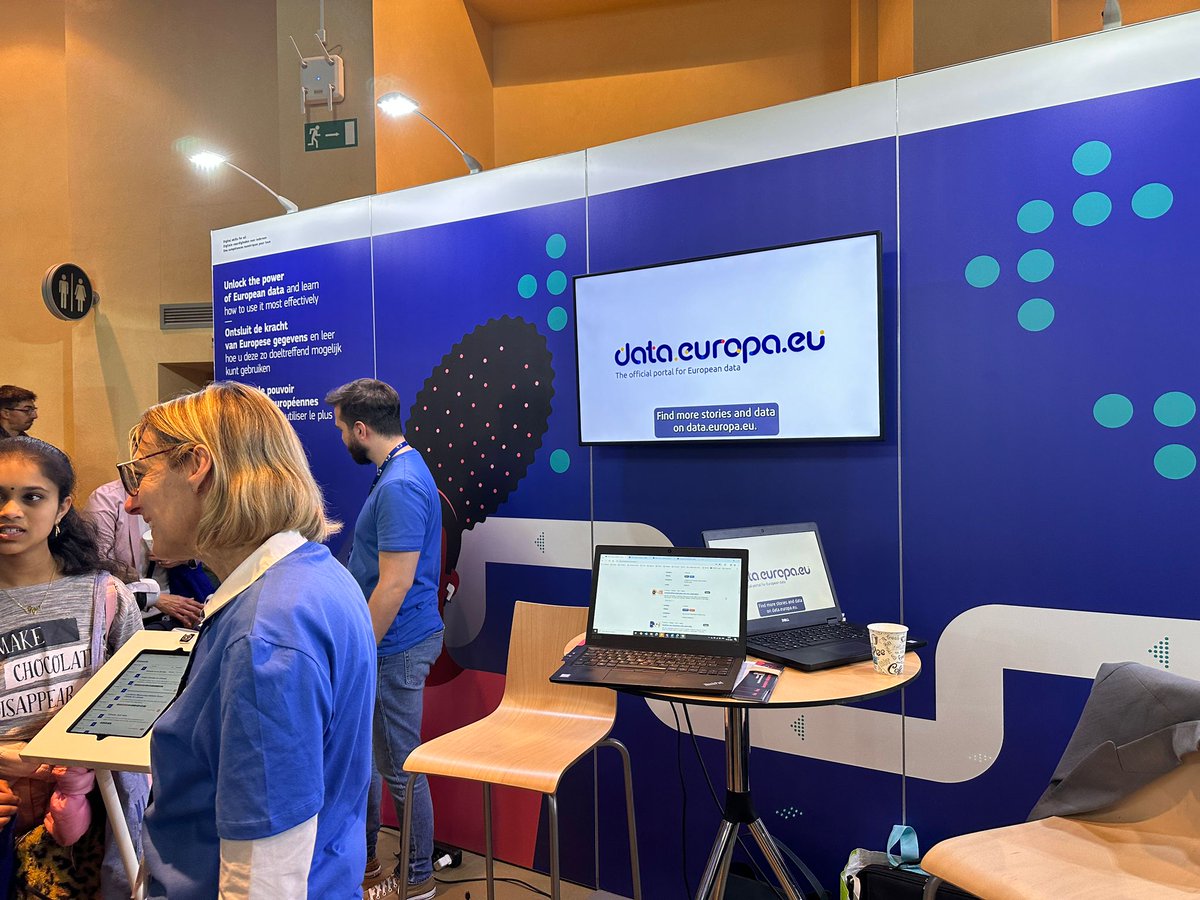 Are you at the #EUOpenDoors in the Berlaymont? Visit us! Here we are in the #DigitalDecade village talking about @EU_opendata and our 'Data.europa Academy'. We're also demonstrating an edutaining app for young people. See our 🧵
x.com/eulawdatapubs/…
#EUOpenDay #EuropeDay #9May