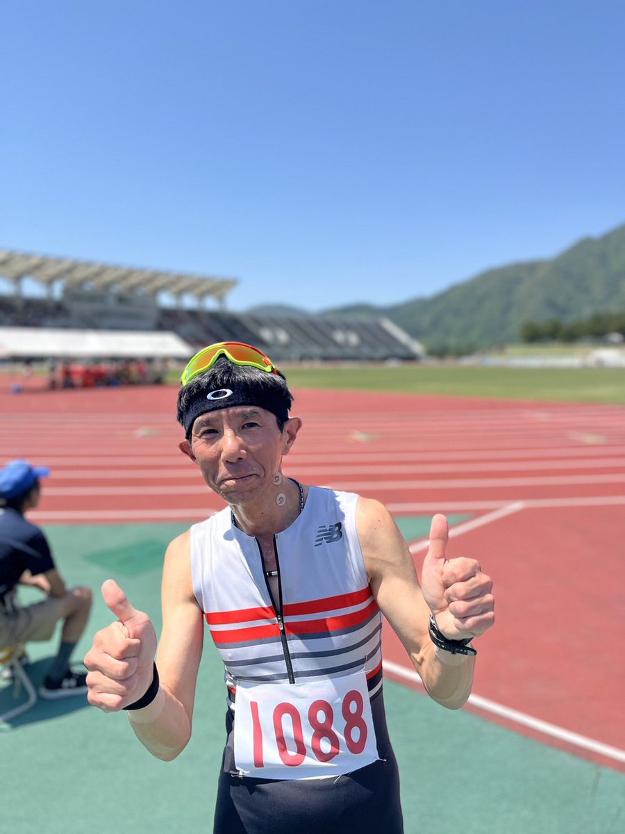 １年空けて県選1500m4:46.37
2日間ノーランで疲労抜いたので楽だったが全山陰のグダグダ悪夢回避のためまたしても抑えすぎ
なんかもう写真がおじいちゃんなんだが…

1500はまだかいな？
やですよ、さっき走ったじゃないですか

になりそう笑
#50代ランナー #島根選手権