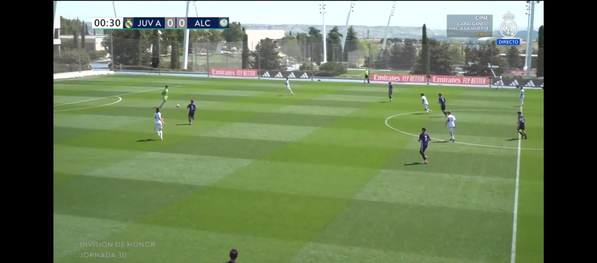 Watching now: @realmadrid U19 vs @RayoAlcobendas U19 
@JuvenilDH