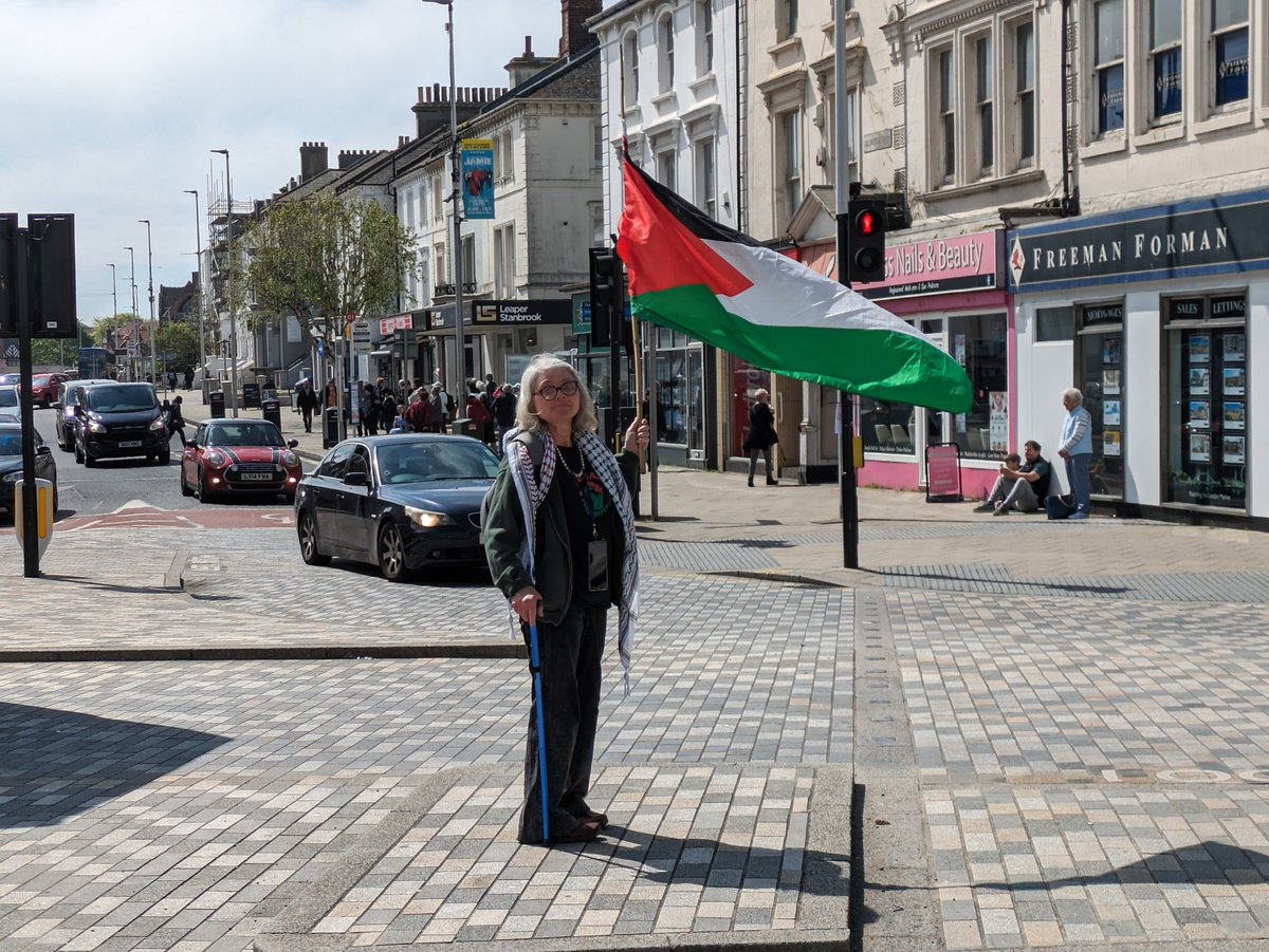 Just stumbled upon the Eastbourne Palestine Solidarity Campaign! 💙🇵🇸💪

Utterly lovely people giving up their time on a sunny Saturday for the Palestinian cause. The best of Britain. 

@EastbournePSC @PSCupdates @BrightonPSC #Gaza