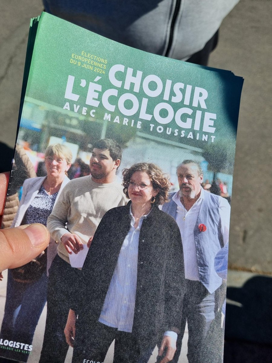 Retour du soleil à #Rouen, nous tractons pour la liste de @marietouss1 aux #ElectionsEuropéennes. Avec même @dumesnil_jl , le plus normand des Parisiens!
