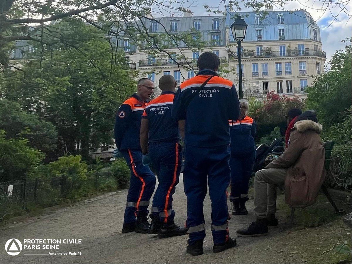 PCParis19's tweet image. #24h #protec

Merci à nos 10 secouristes qui se sont relayés ce vendredi 3 mai à 12h jusqu'à ce samedi 4 Mai à 7h pour une garde SAMU de Paris.

Stephane, Théophile, Jacques, Evan, Inès, Guillaume, Enzo, Gauthier et Gyldas.

Merci aussi à Julien présent à la régulation Samu 75