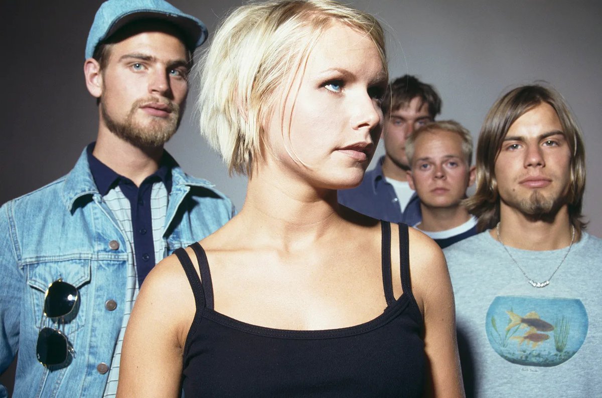 📈 | “Lovefool” by The Cardigans received 713K streams on Spotify yesterday - a new peak.