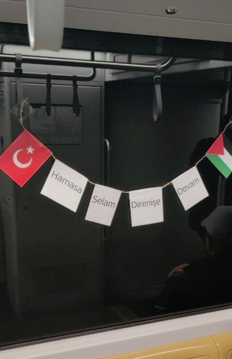 #SONDAKİKA -İstanbul Metroları 📍

Filistin destekçileri, İstanbul'daki metrolara İsrail'i boykota davet eden ve Gazze soykırımına dikkat çeken bayraklı fişler astı.

#Gazze #Filistin #GazzedeSoykırımVar