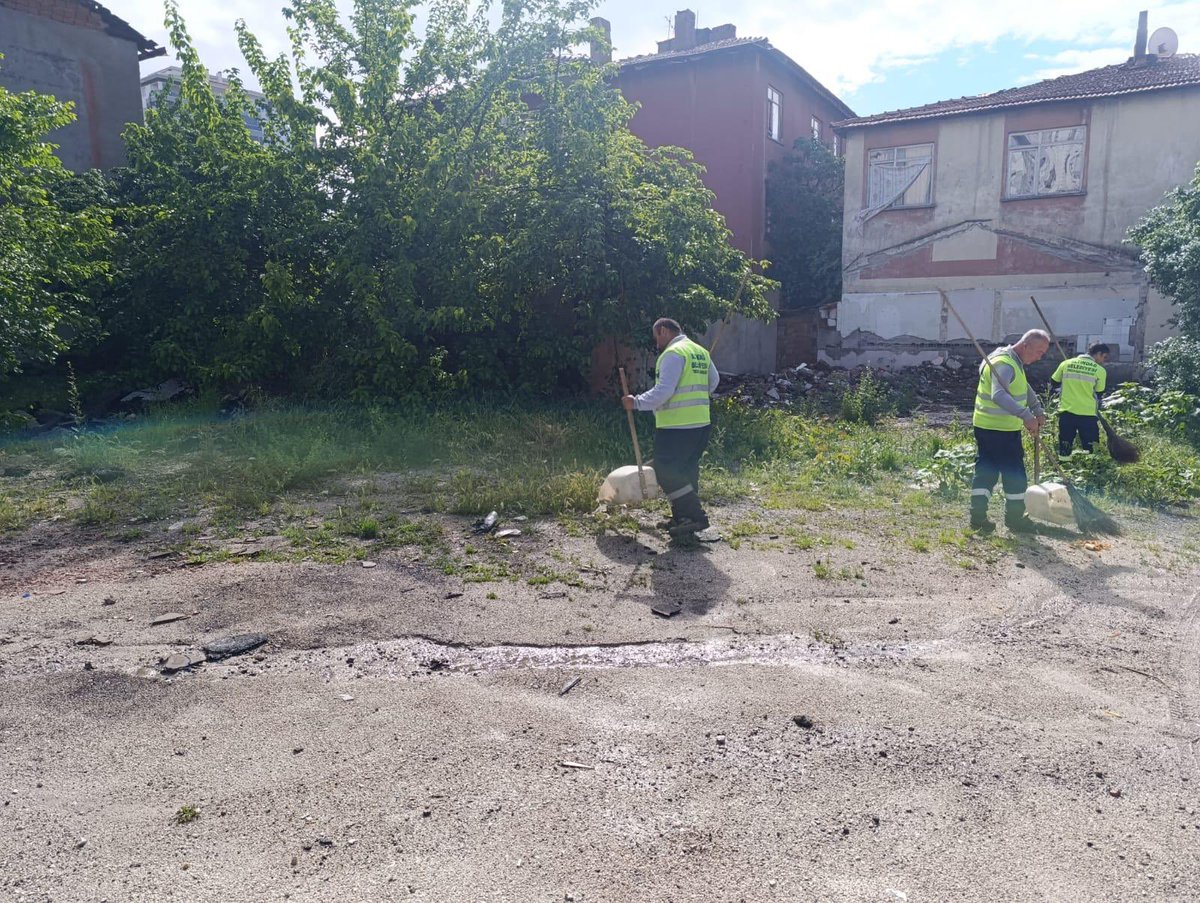 📍#Ulubey Mahallesindeyiz. Tertemiz ve pırıl pırıl bir Altındağ için ekiplerimiz detaylı temizlik çalışmalarını aralıksız sürdürüyor.