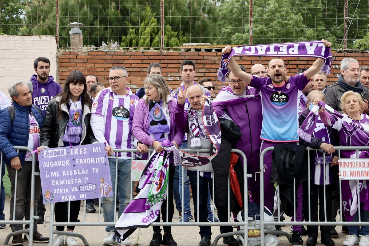 CDMirandes's tweet photo. 👋 @realvalladolid Siempre es un placer recibiros por #Anduva

#MirandésRealValladolid https://t.co/WIKJfgpVfR