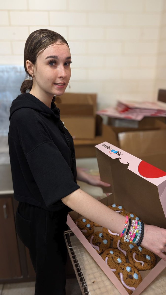 mrsamitchell04's tweet image. All week our @CayugaSchool students in our vocational program decorated smile cookies at our local Tim Horton’s. Not only did they taste great, they sure did look great too! @GEDSB