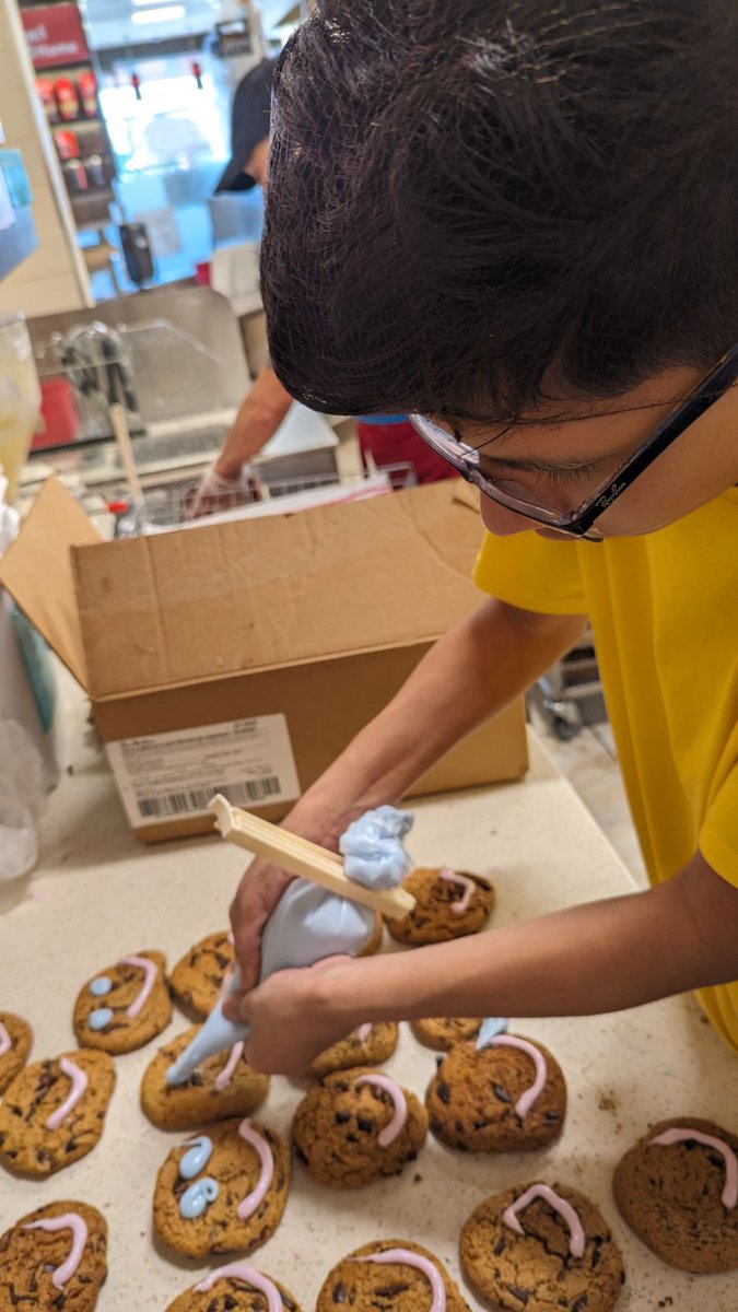 mrsamitchell04's tweet image. All week our @CayugaSchool students in our vocational program decorated smile cookies at our local Tim Horton’s. Not only did they taste great, they sure did look great too! @GEDSB