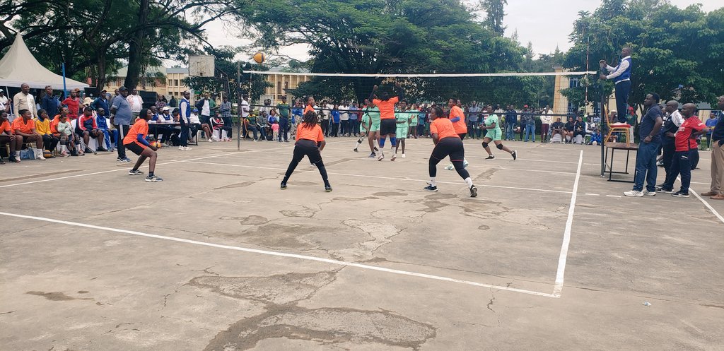 Mu mikino ya nyuma y’#UmurengeKagameCup2024, ibera mu Turere twa @RubavuDistrict na @MusanzeDistrict, Akarere ka @GicumbiDistrict gafite amakipe ya sitball, Volleyball, Abasiganwa ku igare, Abasimbuka urukiramende, Abasiganwa mu kwiruka n'Ababuguza.
#UmuturageKuIsonga