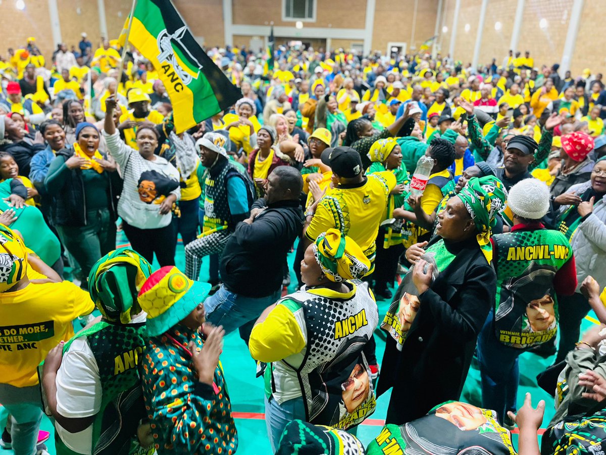 [IN PICTURES] Spirits are high in Nomzamo as the community sings with enthusiasm in anticipation of ANC President, Comrade Cyril Ramaphosa. 

📍Mini Rally at Nomzamo Community Hall, Nomzamo VD, Helderberg, Western Cape

#VoteANC
#VoteANC2024
#LetsDoMoreTogether