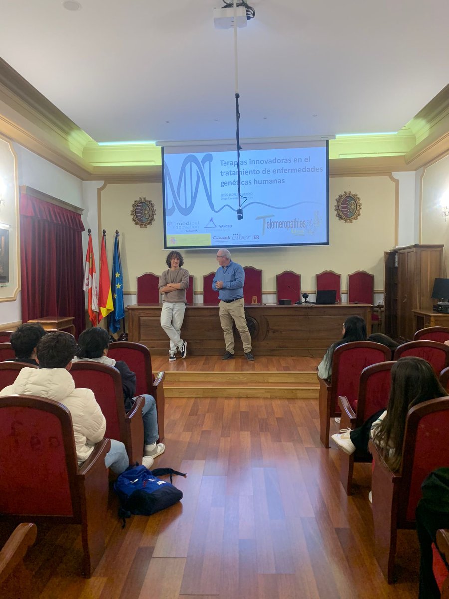iesmachado's tweet photo. Ayer nuestro antiguo alumno y futuro Doctor @diego_llorente impartió la charla ‘Terapias innovadoras en el tratamiento de enfermedades genéticas humanas’ gracias al @CIEMAT_OPI a 1° de bachillerato de Ciencias de la Salud. Charla didáctica y motivadora. #Mxns https://t.co/B2Ug6sLZmc