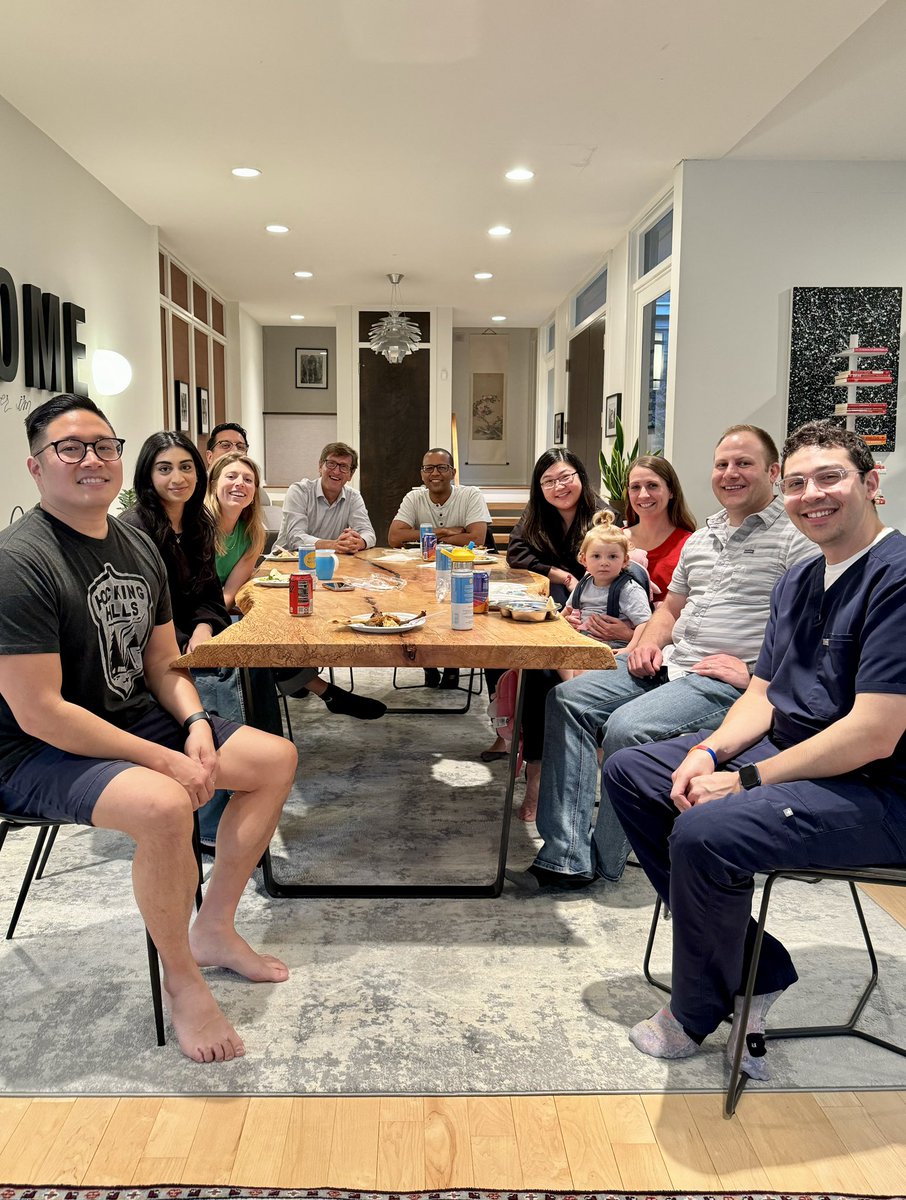 Annual @PedsMotility Research Lab dinner. 🥳

Soon we’ll have to set @jsmkhoo free to her new job @chocchildrens and @juliavdzande back to Amsterdam to wrap up her PhD.

But not yet… a few more weeks to finish your projects! 😡

@CarloDiLorenzo1 @deslilo @RSanchez490MD