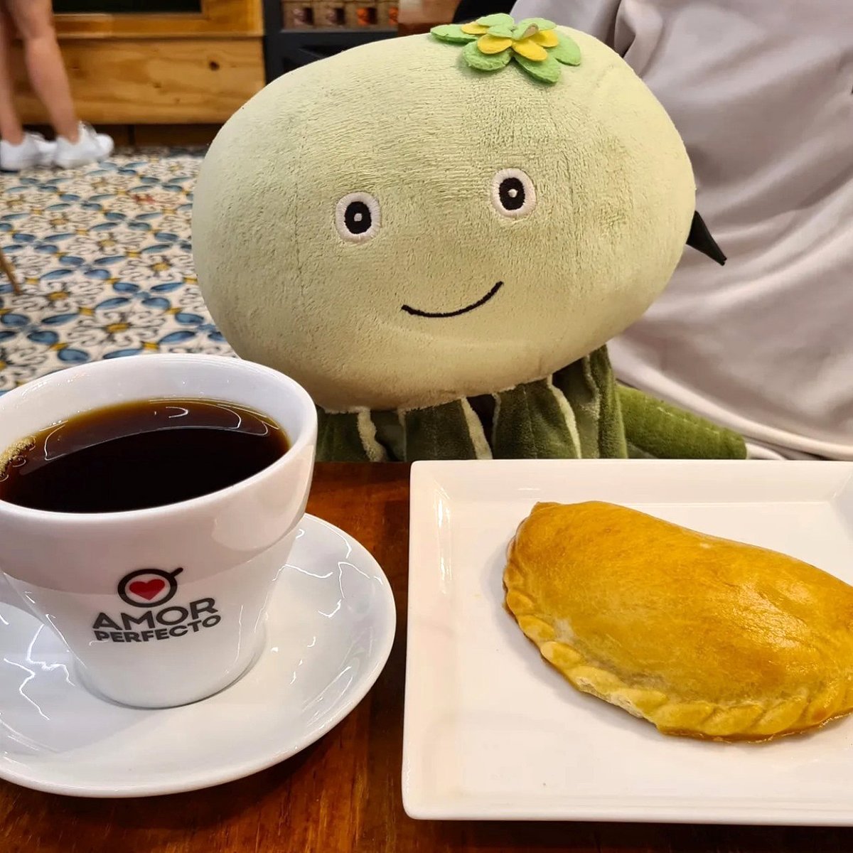 BLOG LINK: cliffy-goes-dining.blogspot.com/2024/05/pan-lu…

Tried #Panamanian #GeishaCoffee for the first time in #Lumaca!

#Panama #cafe #Geisha #Gesha #coffee #coconut #pineapple #smoothie #cheese #empanada #pastry #banana #bread #cake #sweet #dessert #eat #food #foodie #blog #foodblog #foodblogger