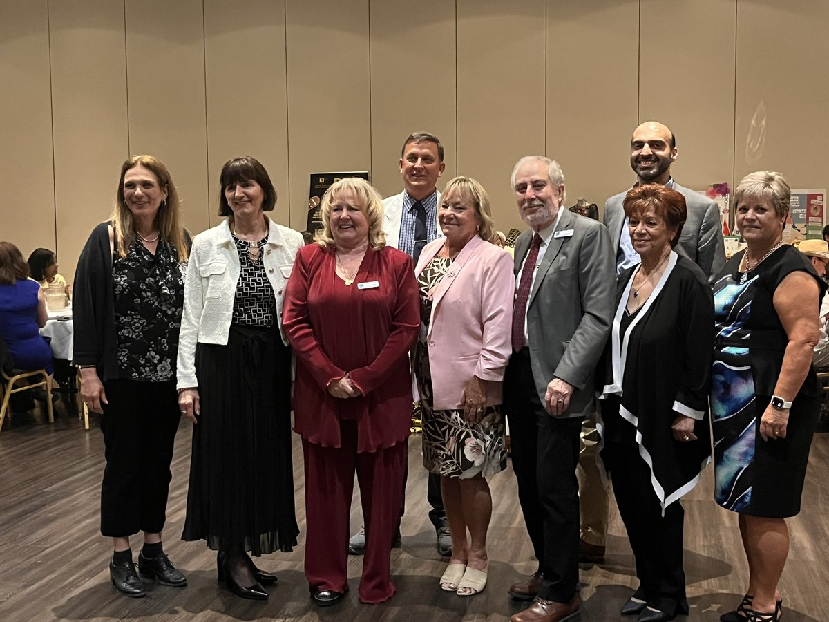 Opening ceremonies for the <a href="/niagarafolkarts/">Bridges Niagara Immigrant and Refugee Services</a> The 56th Annual Folk Arts Festival with a flag raising at city hall with the mayor of St.Catharines <a href="/MatSiscoe/">Mayor Mat Siscoe 🇨🇦</a> and then our Ambassador’s Ball. And now 21 Cultural Open Houses until May 26.
See details at:
niagarafolkartsfestival.ca/festival/