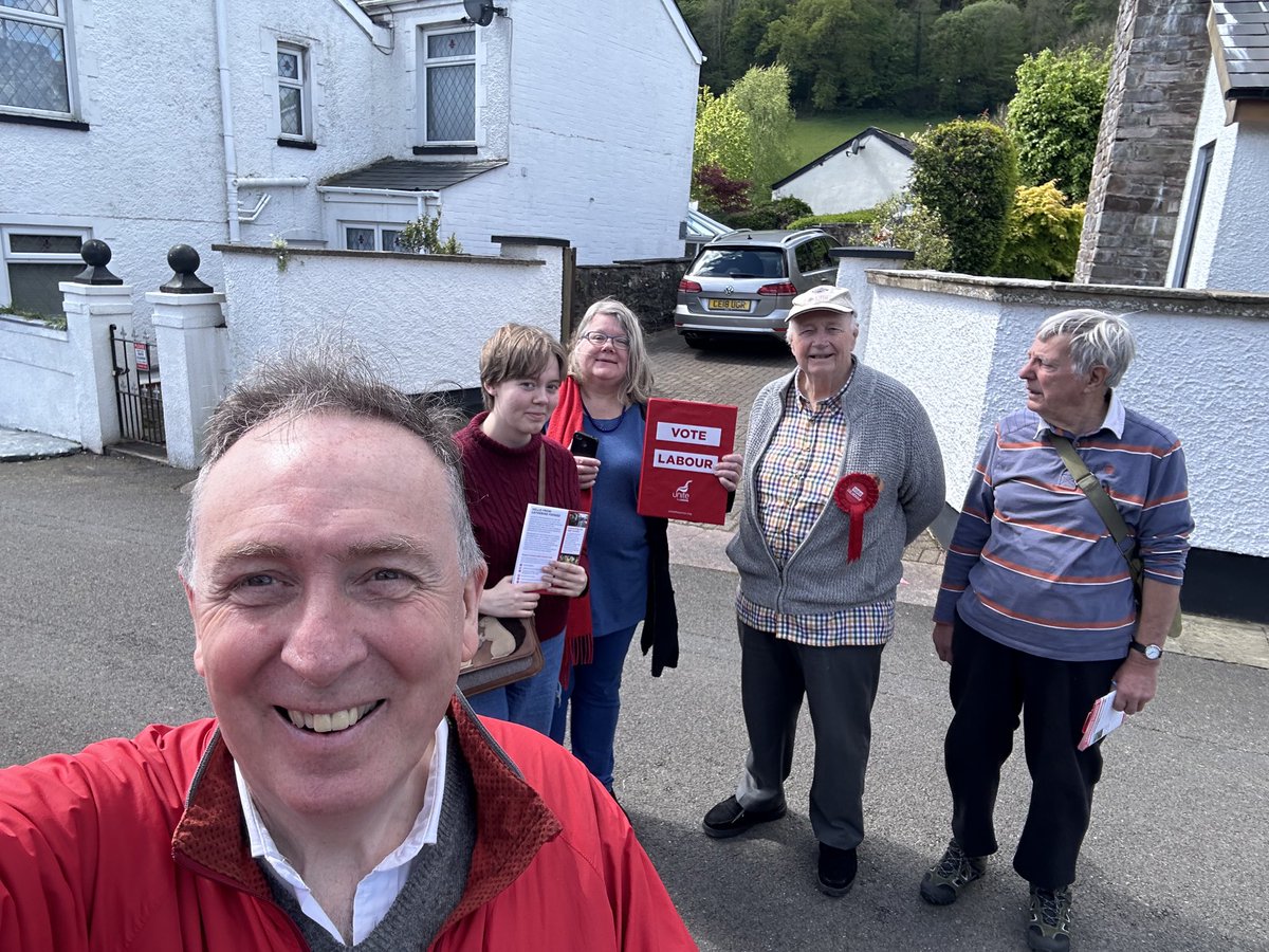 Took a trip down to Abergaveny this morning where the weather was fine and Labour support was strong ⁦@CatherineFookes⁩ ⁦@MonmouthCLP⁩
