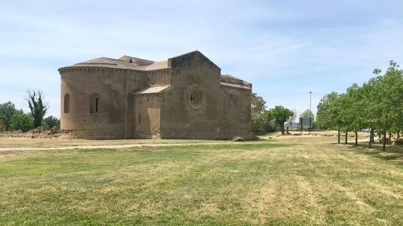 📢 Com cada primer diumenge de mes, trobaràs obert el monestir cistercenc de Santa Maria de les Franqueses amb visita guiada gratuïta a les 11, 12 i 13 h. T'hi esperem! #SomCulturaBalaguer #SomRiuBalaguer